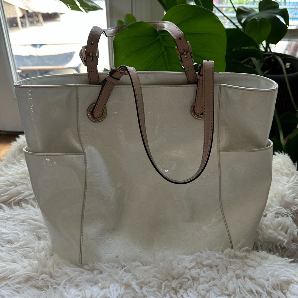 White Micheal Kors Tote purse